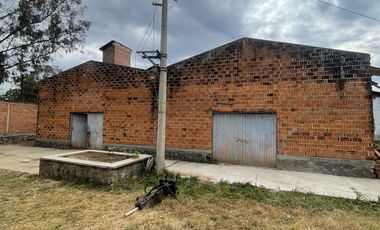 Casa Con Dos Terrenos En Venta En Tapalpa (Zona Centro).