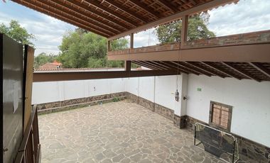 Casa Con Dos Terrenos En Venta En Tapalpa (Zona Centro).