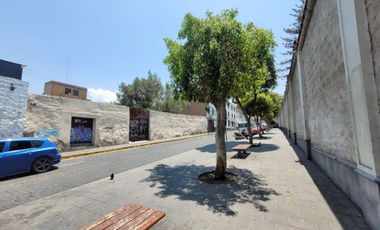 Terreno privilegiado en el corazón de Arequipa, frente al histórico Convento de Santa Catalina