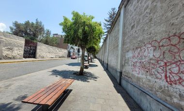 Terreno privilegiado en el corazón de Arequipa, frente al histórico Convento de Santa Catalina