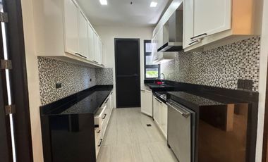 5 Bedroom House and Lot in Ayala Alabang Village Muntinlupa PP Code # L157