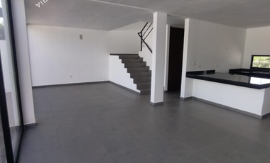 Casa en venta en Mérida con alberca privada y amenidades.