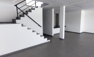 Casa en venta en Mérida con alberca privada y amenidades.