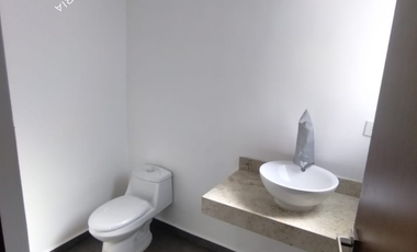 Casa en venta en Mérida con alberca privada y amenidades.