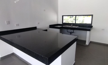 Casa en venta en Mérida con alberca privada y amenidades.