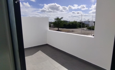 Casa en venta en Mérida con alberca privada y amenidades.