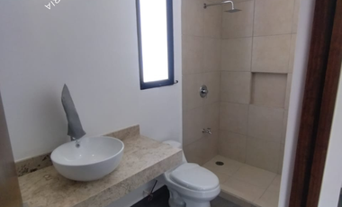 Casa en venta en Mérida con alberca privada y amenidades.