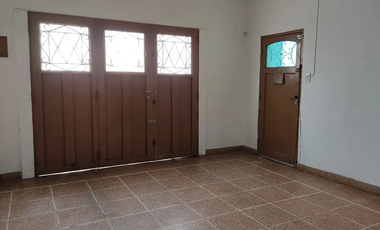 Casa al frente 4 ambientes Isidro Casanova