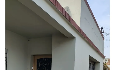 Casa al frente 4 ambientes Isidro Casanova