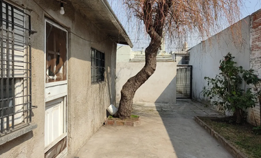 Casa al frente 4 ambientes Isidro Casanova