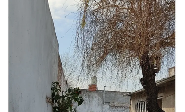 Casa al frente 4 ambientes Isidro Casanova