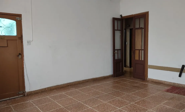 Casa al frente 4 ambientes Isidro Casanova