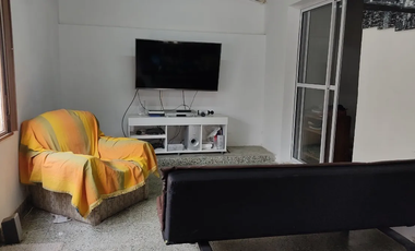 Casa al frente 4 ambientes Isidro Casanova