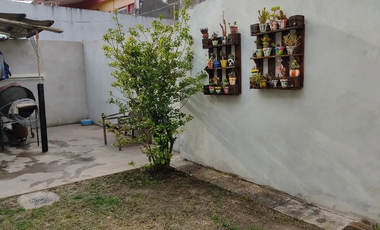 Casa al frente 4 ambientes Isidro Casanova
