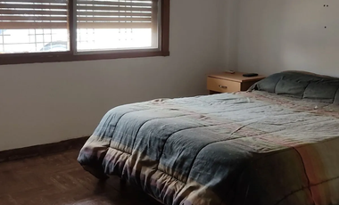 Casa al frente 4 ambientes Isidro Casanova