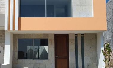 Amplia casa en venta a SUPER PRECIO en Cañadas del Bosque