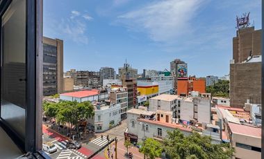 VENDO OFIC+EST. EN MIRAFLORES CON VISTA A LA MUNICIPALIDAD Y PARQUE KENNEDY