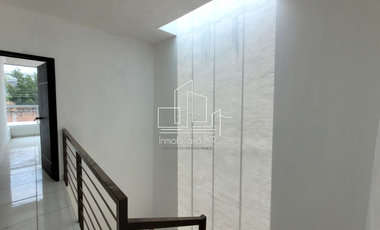 CASA CON ALBERCA EN MORELOS