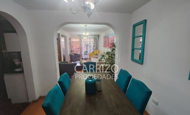 ¡Vendo Casa de 2 Pisos en Villa Costa Azul!