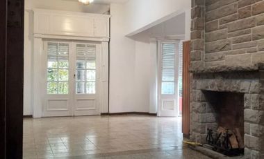VENTA CASA 5 AMBIENTES CON LOCAL EN PLANTA BAJA