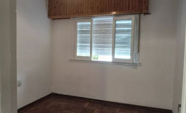 VENTA CASA 5 AMBIENTES CON LOCAL EN PLANTA BAJA