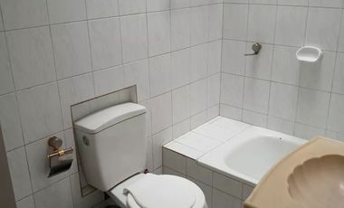 VENTA CASA 5 AMBIENTES CON LOCAL EN PLANTA BAJA