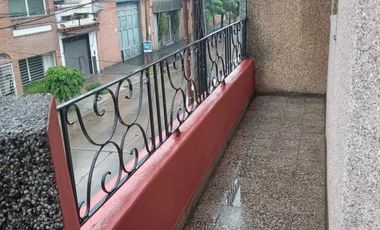 VENTA CASA 5 AMBIENTES CON LOCAL EN PLANTA BAJA