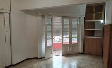 VENTA CASA 5 AMBIENTES CON LOCAL EN PLANTA BAJA