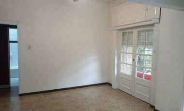 VENTA CASA 5 AMBIENTES CON LOCAL EN PLANTA BAJA