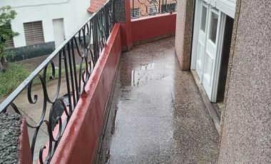 VENTA CASA 5 AMBIENTES CON LOCAL EN PLANTA BAJA