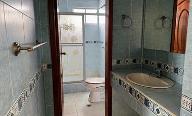 DEPARTAMENTO DE ARRIENDO A ESTRENAR DE TRES DORMITORIOS NORTE DE QUITO