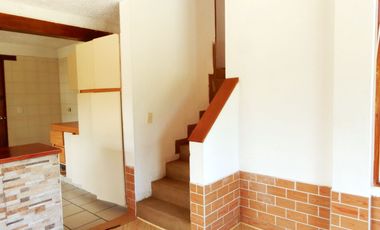 En Terreno plano con Hermosos Jardines y Zonas Verdes