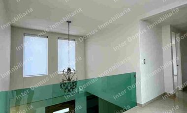 Casa en renta en Metepec, condominio a 5 min de Av Tecnológico y Av Torres.