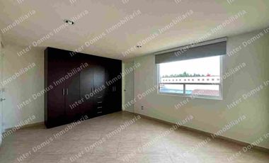 Casa en renta en Metepec, condominio a 5 min de Av Tecnológico y Av Torres.
