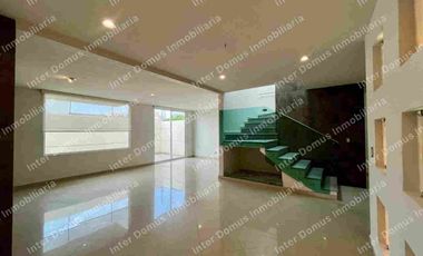 Casa en renta en Metepec, condominio a 5 min de Av Tecnológico y Av Torres.
