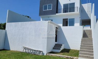 CASA CON ALBERCA EN MORELOS