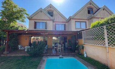 SE VENDE LINDA CASA EN CONDOMINIO 187 M2 DORMITORIOS 5 PISCINA UF 16.700