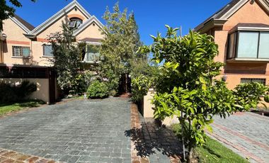 SE VENDE LINDA CASA EN CONDOMINIO 187 M2 DORMITORIOS 5 PISCINA UF 16.700