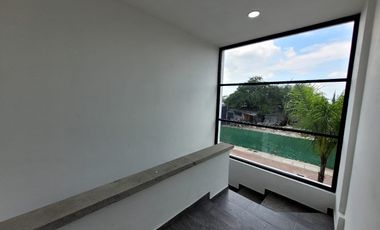 CASA CON ALBERCA EN OAXTEPEC MORELOS.