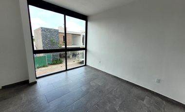 CASA CON ALBERCA EN OAXTEPEC MORELOS.