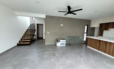 CASA CON ALBERCA EN OAXTEPEC MORELOS.