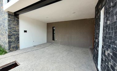 CASA CON ALBERCA EN OAXTEPEC MORELOS.