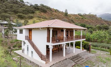 Casa con terreno en venta en Malacatos