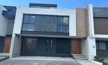 SE VENDE RESIDENCIA - PARQUE SOFIA