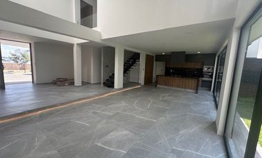 SE VENDE RESIDENCIA - PARQUE SOFIA