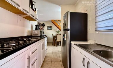 LOS ANDES - VENDE CASA DE DOS PISOS 3D 2B 3E - HERMANOS MARISTAS