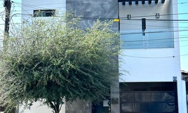 Bonito Edificio de Oficinas Col Villa de San Miguel, Guadalupe