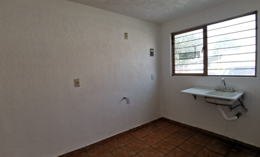 CASA A LA VENTA EN SANTA CRUZ DEL VALLE, TLAQUEPAQUE