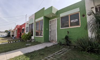 CASA A LA VENTA EN SANTA CRUZ DEL VALLE, TLAQUEPAQUE