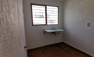 CASA A LA VENTA EN SANTA CRUZ DEL VALLE, TLAQUEPAQUE